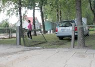 Į darželio teritoriją įskriejo automobilis