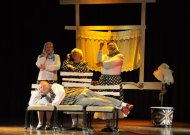 Skirsnemunės skyriaus suaugusiųjų teatras (rež. Birutė Šneiderienė) parodė Žemaitės komediją „Trys mylimos“.