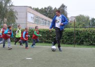 „Mūsų sporto klubas „Vulkanas“ svajoja, kad šie vaikai žais naujajame stadione ir pakeis vyresniąją futbolininkų kartą“, - sako treneris Rolandas Norkus.