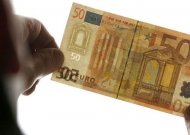 Bandė atsiskaityti galimai padirbta 50 eurų vertės kupiūra