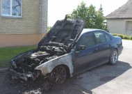 Dainių kaime degė BMV automobilis