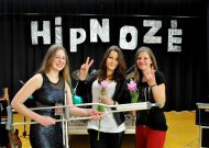 Grupėje „Hipnozė“ groja trys merginos. Iš kairės: Rugilė Rupšaitytė, Liveta Ivanauskaitė ir Simona Kisieliūtė