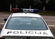 13-15 d. suvestinė: ir kardu grasino, ir automobilį pavogė