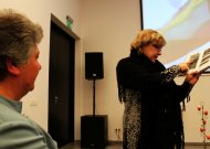 Knygoje savo nuotrauką su Birute Nedzinskiene rado Jurbarko krašto muziejaus direktorė L.Jakelaitienė.