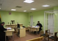 Bylos prokuroras A.Bartusevičius (kairėje) ir kaltinamųjų advokatas M.Kukaitis.