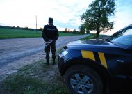 Viešvilėje pasienietis sulaikė butelį alkoholio iš parduotuvės nugvelbusį vyrą