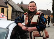 Vairavimo mokykloje „Arvaira“ instruktore dirbanti 28 metų Eglė Židžiūnienė patikino, kad šis darbas jai taip tinka ir patinka, kad net jos sveikata ir savijauta pagerėjo.