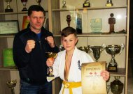 Jurbarko klubą "Kumite" atstovavęs ir čempionu tapęs Emilis su treneriu Rolandu.