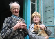 Tėvas, dukra ir daug daug kačių, kurias jie priglaudžia, kai kiti atsikrato. Tokie yra Antanas ir Birutė Puišiai, bene paskutiniai Paalsio II kaimo gyventojai, kurie, sako, nė nepastebėjo, kaip nemažame kaime liko vieni du.