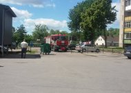 Gesino užsidegusį konteinerį