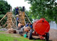 Girdžių užtvankos pakrantėje stovėsiantys Gediminaičių stulpai - išlieti