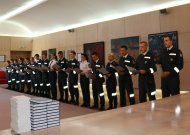 Prisiekė ginti, saugoti ir padėti 17- pareigūnų, kurių dvi nuo šiol dirbs Jurbarko rajono policijos komisariate.