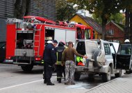 Bevažiuojant miesto centru užsiliepsnojo visureigio dugnas