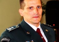 „Kuo daugiau mūsų gatvėje, tuo mažiau pranešimų per bendrą pagalbos centrą, tuo mažiau administracinių bylų, tuo mažiau ikiteisminių tyrimų. Tie dalykai tikrai įtakoja. Sėdėdamas kabinetuose žmonių problemų neišspręsi. Žmonės nori matyti pareigūną“, - tikino A.Dumčius.