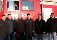 Viešvilės miestelio savanoriai ugniagesiai, kuriems ir atiteko iš Ryno atkeliavęs automobilis.