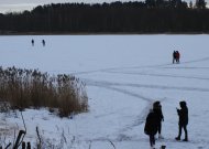 Ugniagesiai išmatavo Jurbarko karjero ledo storį