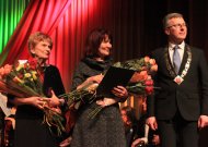 Vasario 16-oji. Pagerbtos dvi Jurbarko kraštui nusipelniusios moterys (ATNAUJINTA. Apdovanojimų ceremonija - ir Girdžiuose))