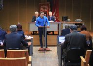 K.Bauža vasario 23 dieną sporto centro 2016 metų veiklos ataskaitą pristatė tarybos nariams. Paaiškėjo, kad jis labiausiai patenkintas lengvaatletikos trenerės Violetos Kokarskajos darbu.