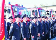 Seimo narys Ričardas Juška sveikina ugniagesius gelbėtojus