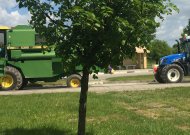 Paskutinis skambutis. Eržvilko abiturientai demonstravo galingą žemės ūkio techniką