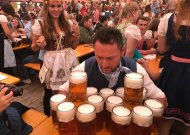 Trijų dienų linksmybės Vokietijoje frankų alaus šventėje (3 video)