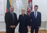 Žinios iš Prezidentūros. Tarp Konstitucijos egzamino nugalėtojų - ir istorijos mokytojas iš Jurbarko