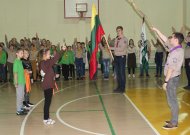 „Vilkai“ (jaunesnieji skautai) davė įžodį. Skautais panorę tapti 7-8 metų vaikai turėjo prisiekti tarnauti „Dievui, Tėvynei ir artimui“ bei pagerbti Lietuvos vėliavą.