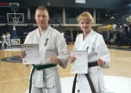 Po sėkmingai išlaikyto kyokushin karate egzamino jurbarkiečiai Linas Batarūnas ir Ilma Muraškaitė.