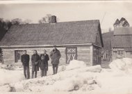 Nuotraukoje įamžinti Jadvygos iš Seredžiaus kaimynai 1951 metais, kuomet ir buvo pirmas didelis potvynis, kurį moteris iki šiol ryškiai prisimena.