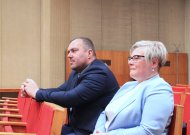 Pasipuošę ir smagūs posėdžioje pradžioje, ir šokiruoti, suglumę - jo pabaigoje.