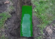 Fekalijomis užterštas vanduo, įpylus specialių dažų, pakeitė spalvą