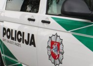 Jurbarke sulaikytas girtas vyras puolė policininką