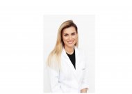 Anot odontologijos skyriaus vadovės, burnos higienistės Sandros Burčikaitės, tik taisyklinga asmeninė burnos ir dantų priežiūra namie bei reguliarus profesionalios burnos higienos atlikimas pas kompetentingus specialistus gali užtikrinti gerą dantų bei burnos higieną ir užkirsti kelią sunkioms bei ilgo gydymo reikalaujančioms ligoms.