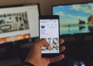 Kam reikalingas didesnis telefono ekranas ir kokia jų problema?
