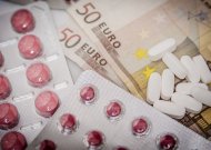 Visuomenės sveikatos priežiūros specialistai atkreipia dėmesį, kad neracionaliai vartojant antibiotikus ir užsiimant savigyda yra žaidžiama savo sveikatos kaina ir didinamas šios grupės vaistų atsparumas, dėl to atsiranda realus pavojus nebeturėti efektyvių vaistų.
