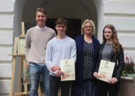 (Iš Kairės) Matas Kuzminskas, "Seno lagamino istorija" kūrėjai bei filmo herojė Danutė Kriščiūnienė