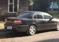 Naktį nukentėjo šis automobilis. Ryte apgadintas ratas jau buvo pakeistas