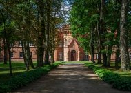 Raudonės pilies parko laukia tvarkymo darbai