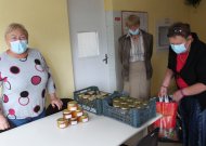 Labdaros valgykloje išdalintos saldžios Jurbarko bitininkų dovanos