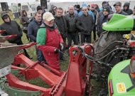 „Parama parodomiesiems projektams ir informavimo veiklai“ siekiama paremti studijų ir mokymo organizacijas bei įstaigas, kurios organizuoja mokymus, skatinančius žinių perteikimą ir inovacijas žemės ūkio, miškininkystės sektoriuose ir kaimo vietovėse.