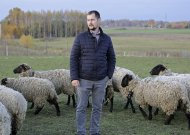 Ūkininkas Jonas Kurtinaitis, pasinaudojęs „Parama smulkiesiems ūkiams“, įsigijo 60 avių.