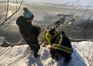 Jurbarko ugniagesiai gelbėtojai iš ledo spąstų išvadavo šunelį