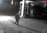 Policija ieško įvykio liudininkų – iš autovežio degalinėje pavogta 12 tūkstančių eurų