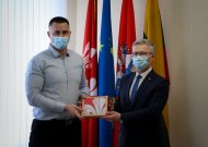 Krepšinio klubo „Jurbarkas“ atstovams įteiktos savivaldybės mero padėkos