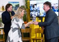 Nuotraukoje iš kairės: VšĮ Baltijos aplinkos forumo vadovas, gamtininkas Žymantas Morkvėnas, Televizijos laidų vedėja Beata Nicholson, Šimkaičių seniūnijos seniūnas Sigitas Vaitiekūnas.