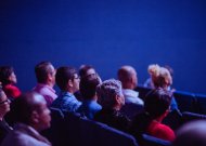 Lieka vis mažiau pandemijos valdymo ribojimų renginiuose ir kino teatruose