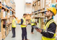 Geriausios logistikos centro ir automobilių parduotuvių specialistai dirba pamainomis