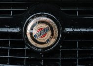 Prie Jurbarko viešbučio stovėjęs automobilis rastas apgadintas