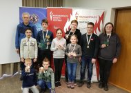 Jaunieji šachmatininkai iš turnyro Marijampolėje grįžo su dvigubu laimikiu: medaliais ir piniginiais prizais (FOTO)