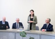 Mero Skirmanto Mockevičiaus kvietimu, gegužės 27 dieną rajone lankėsi LR socialinės apsaugos ir darbo ministrė Monika Navickienė, viceministras Martynas Šiurkus. Prisijungė ir kraštietis Seimo narys Ričardas Juška. Svečiai iš Vilniaus savivaldybės mažojoje salėje susitiko su savivaldybės suburta komanda, koordinuojančia pagalbą karo pabėgėliams iš Ukrainos. Tą dieną svečiai lankėsi ir Vadžgiryje, Jurbarko r. viešojoje bibliotekoje, Smalininkuose, kur turėjo progą pabendrauti su ukrainiečiais, vietiniais savanoriais.